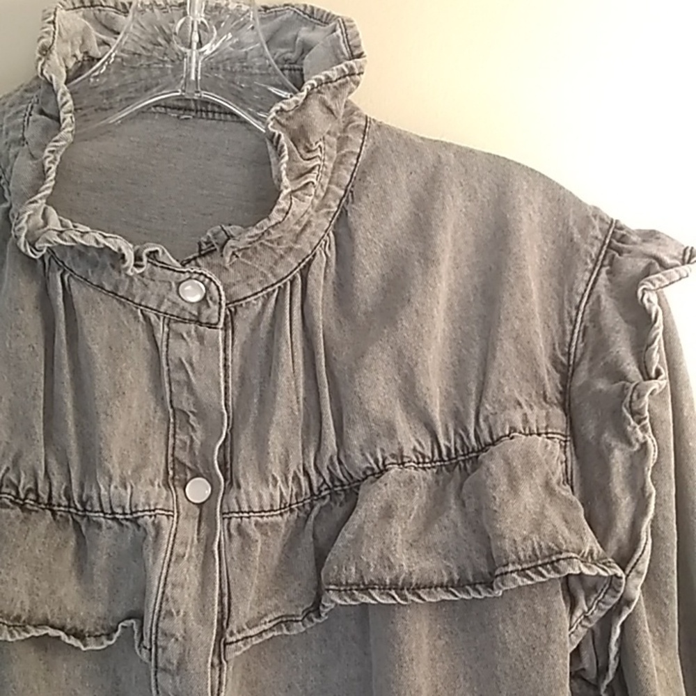 ruffled gray blouse - Picture 4 of 9